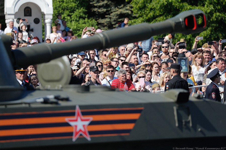 Курсантки, кадеты и танк: как прошёл Парад Победы в Калининграде (фото)