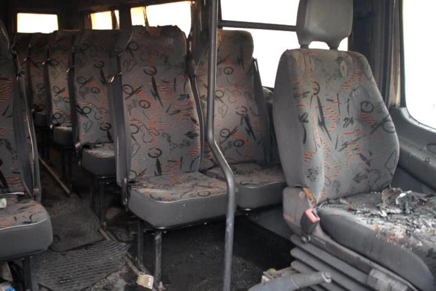 Полиция: микроавтобус в Черняховске могла поджечь 74-летняя соседка владельца (фото)