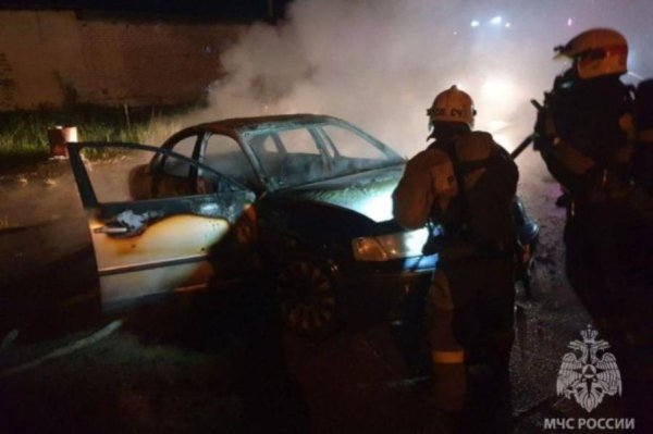 В Чкаловске ночью сгорел «Фольксваген» (фото) - Новости Калининграда ...