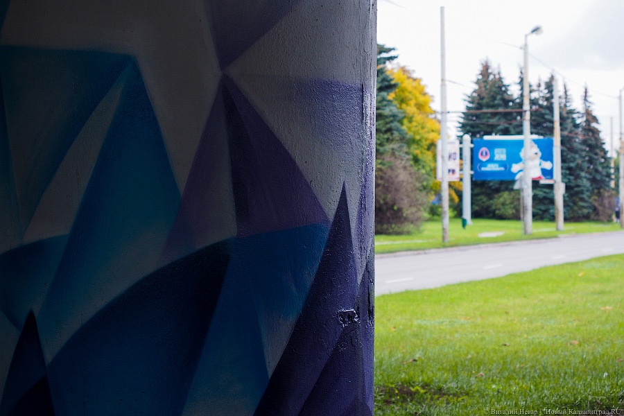 Стрит-арт для стритбола: под Эстакадным мостом появились футбольные граффити