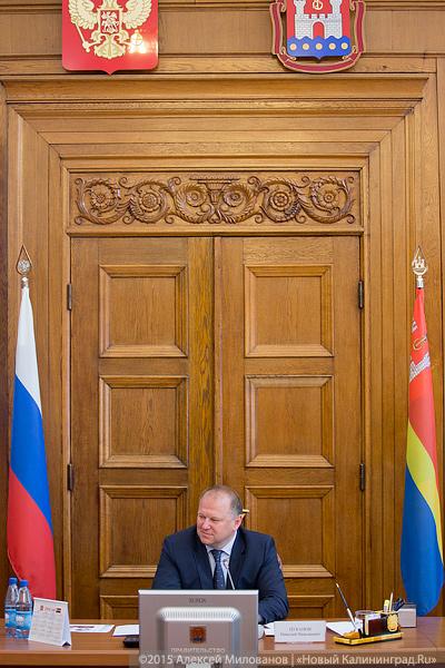 Аэропорт-рука-лицо: как чиновники про будущее «Храброво» слушали (фото)