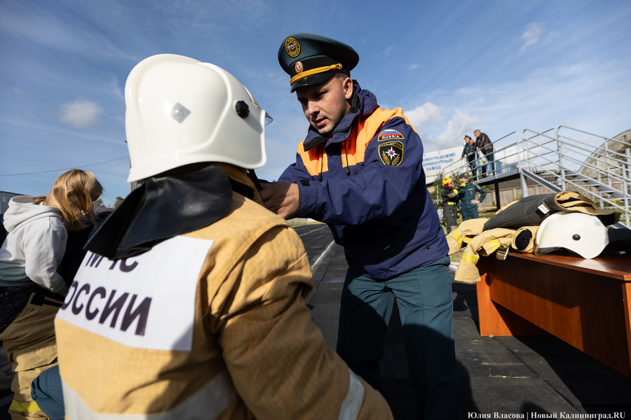 Боевое развертывание: в Калининграде провели соревнования спасателей (фото) 