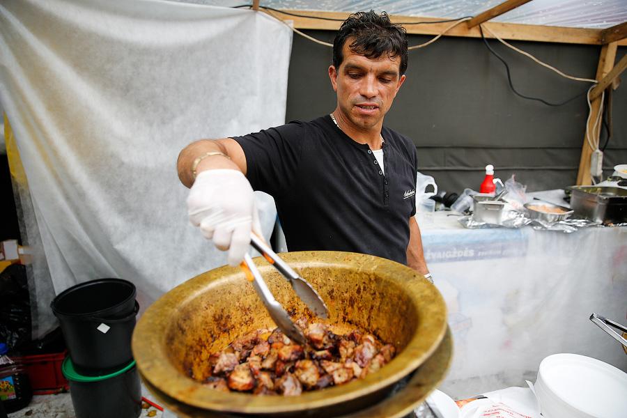 Картофельные кишки и шашлык на вилах: чем кормили на День города