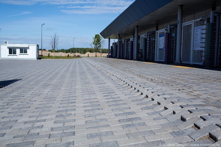 Днищем об асфальт: что происходит с Октябрьским островом спустя два года после ЧМ (фото)