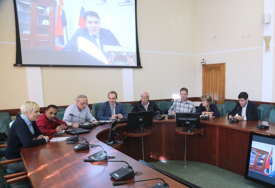 Алиханов рассказал иноСМИ, что региону удалось компенсировать последствия кризиса