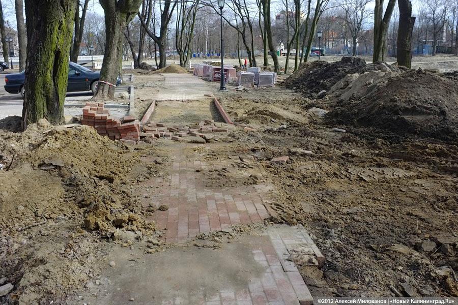 «Могила плитки»: набережная Верхнего озера после зимы