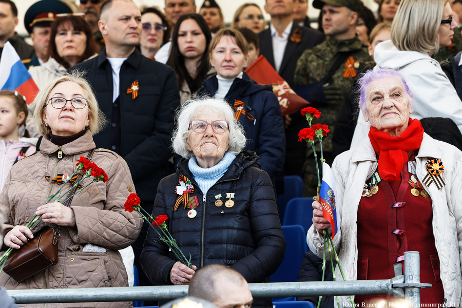 Под Знаменем Победы: в центре Калининграда прошел военный парад (фото)