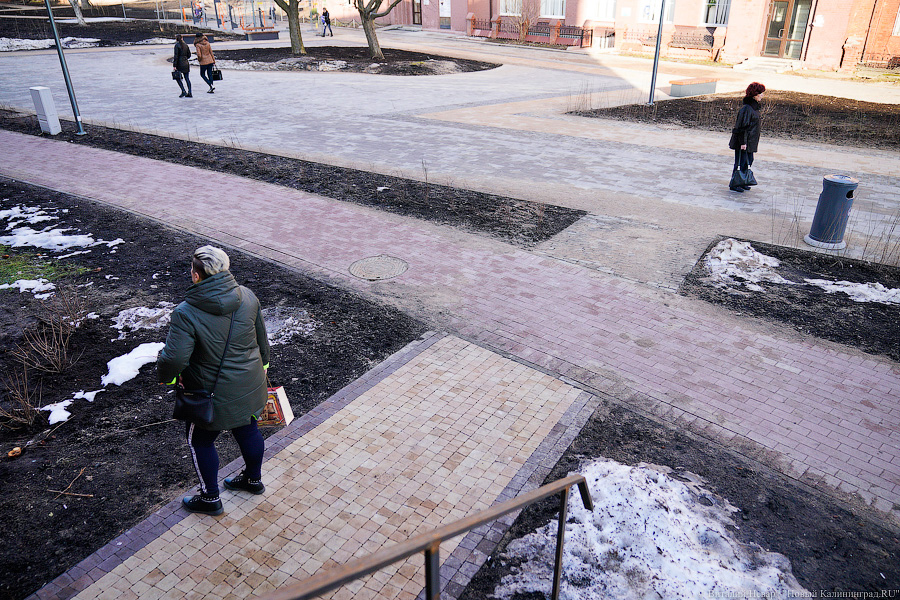 Как выглядит обновленная пешеходная зона на улице Рокоссовского без снега (фото)
