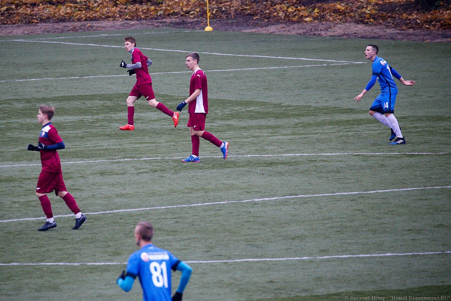 Футбол на синтетике: как в Калининграде на искусственном поле играли