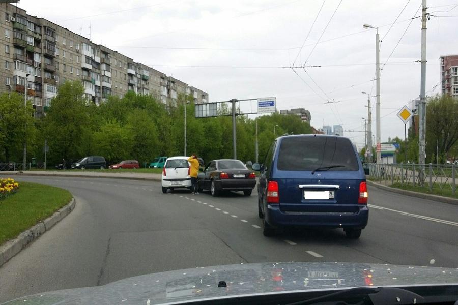 На Московском проспекте Калининграда столкнулись две иномарки (фото)