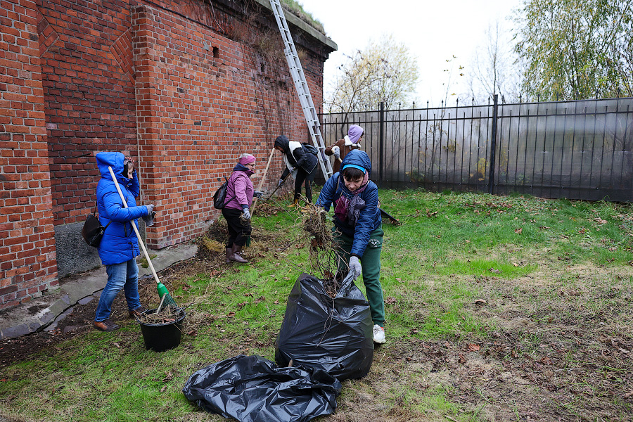 Бастион и порядок: в «Литве» провели первый субботник (фото)