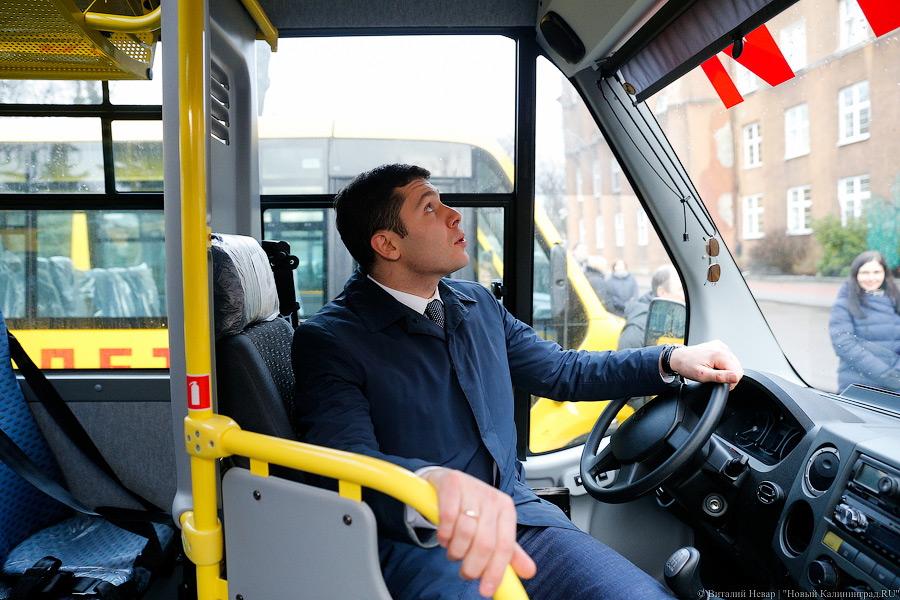 11 декабря: Антон Алиханов за рулём нового школьного автобуса