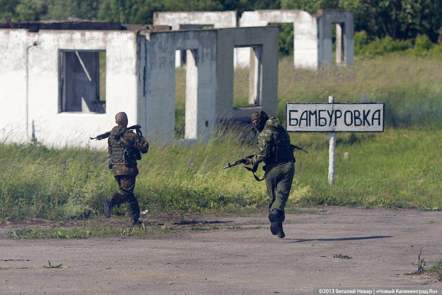 Полвека с морпехами: праздничные показательные выступления призывников 