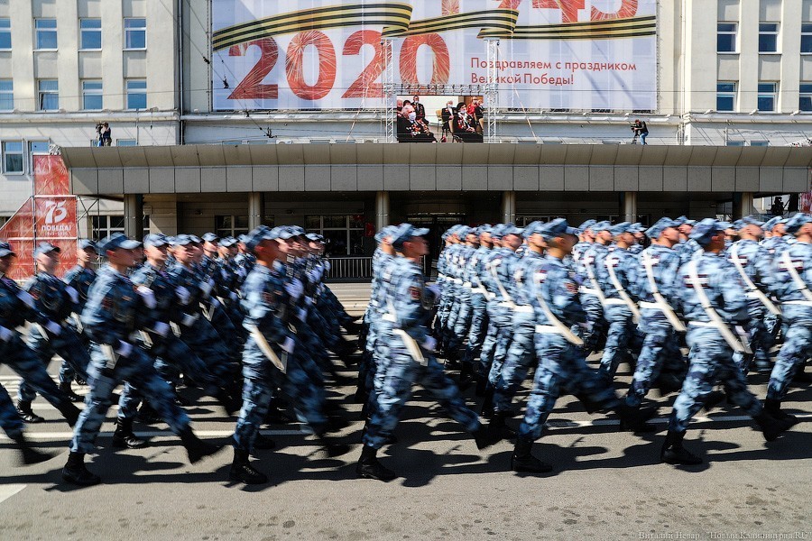 Сказка о потерянной туфельке: в Калининграде прошел парад Победы (фото)
