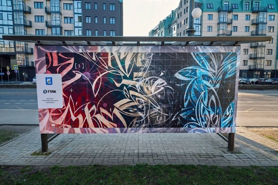 Лисы на трамвае едут в закат: в Калининграде открыли три арт-остановки (фото)