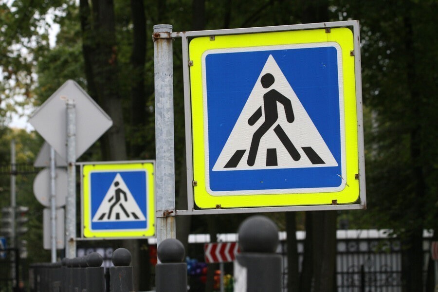 Знаки и заборы: какие участки дорог в городе признали опасными и как их обезопасят (карта) 