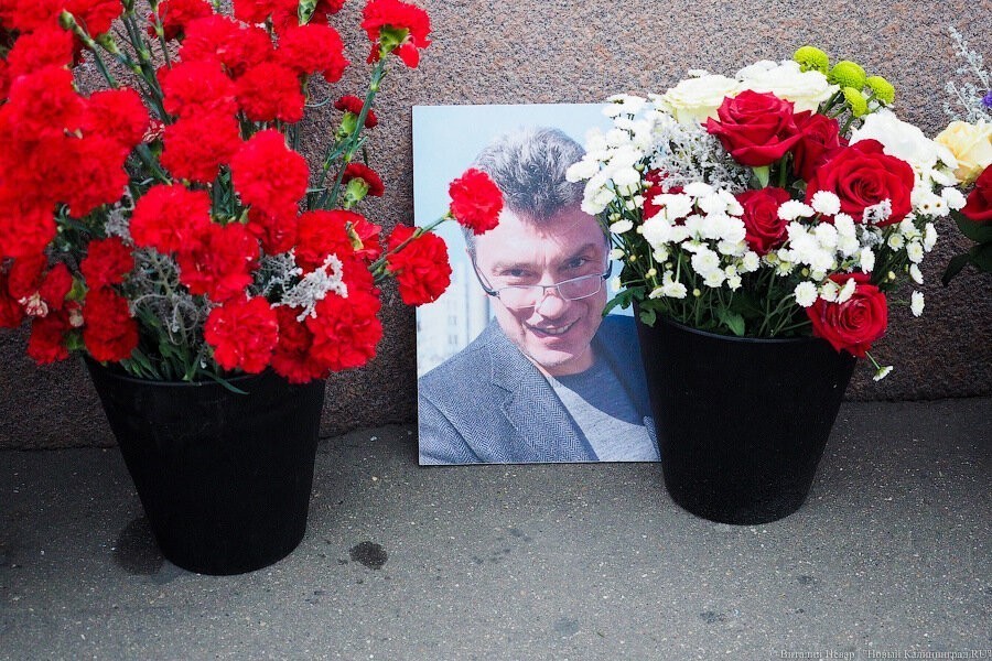 В Праге назвали площадь в честь Немцова и аллею — в память о Политковской