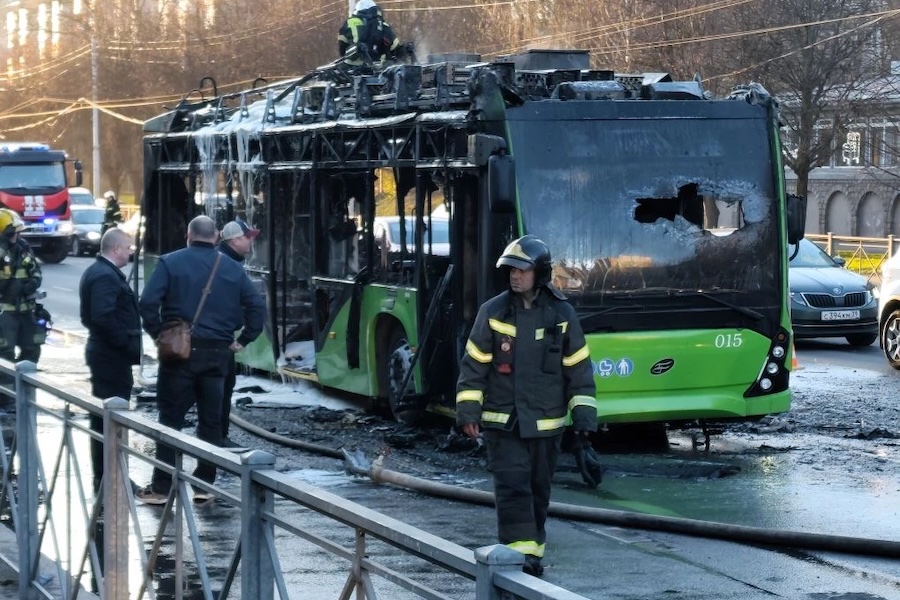 Горвласти о «некачественном» троллейбусе: его сняли с линии на следующий день после пожара