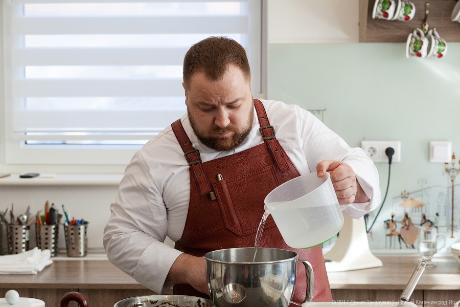 Заготовщик в ресторан. Ibis kitchen калининград. Володя симонян краснодар шеф повар. Шеф повара калининграда. Вячеслав повар калининград.