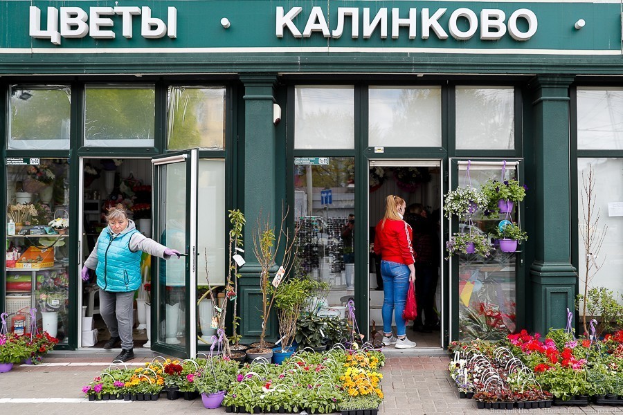 Вход в масках и перчатках: в регионе заработали непродовольственные магазины (фото)