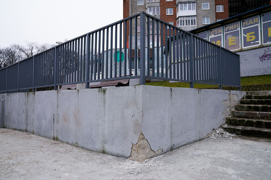 Обвалившаяся штукатурка и не только: благоустроенный за миллионы Нижний пруд после зимы