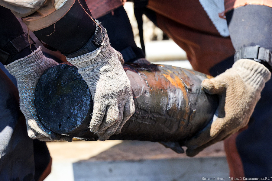 20 тысяч мин под водой: как проходит «разоружение» немецкой баржи под Балтийском (фото)