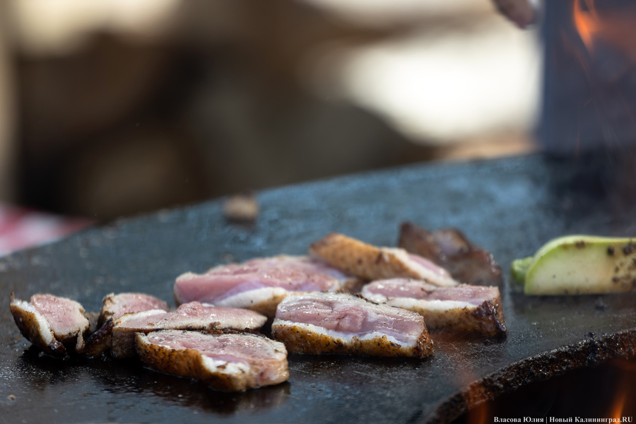 Стритфуд-музей: на острове Канта открылась майская ярмарка «еды и музыки»