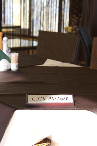 Гостиница, «Лексус» и полсотни слонов: как приставы должников в Светлогорске искали
