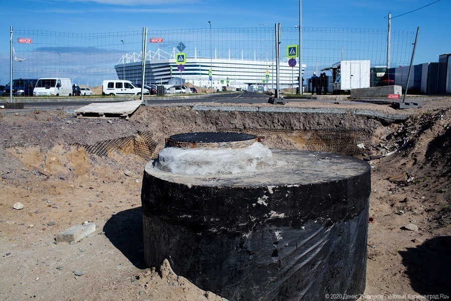 Днищем об асфальт: что происходит с Октябрьским островом спустя два года после ЧМ (фото)