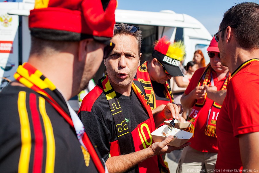 Клопс на колёсах: как прошёл фестиваль фудтраков на Верхнем озере  