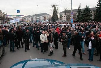 Участники митинга против транспортного налога перекрыли Ленинский проспект