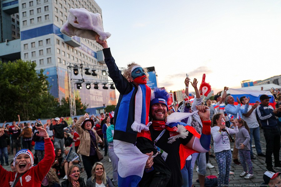 Россия в шаге от плей-офф ЧМ: как вы болели за сборную в фан-зоне у Дома Советов