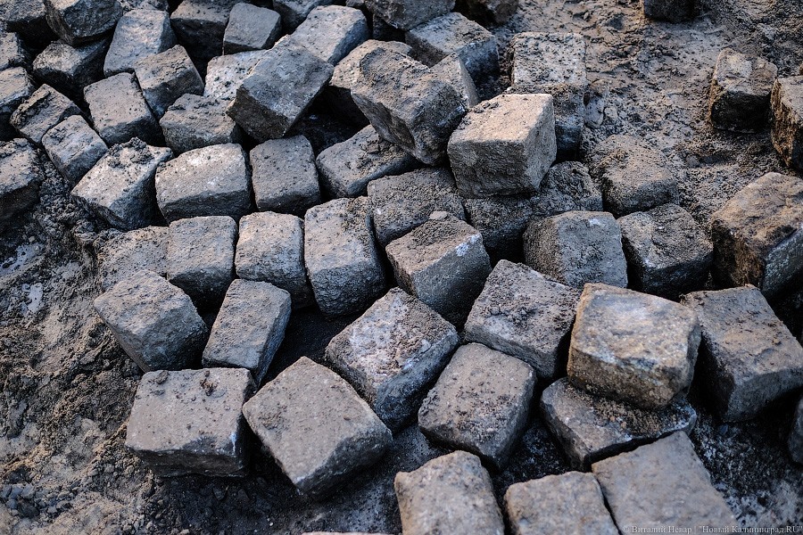 В Калининграде намерены постепенно убрать с дорог всю брусчатку