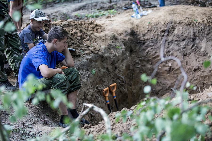 По следам мародёров: в Багратионовском районе поисковики перезахоранивают советских солдат