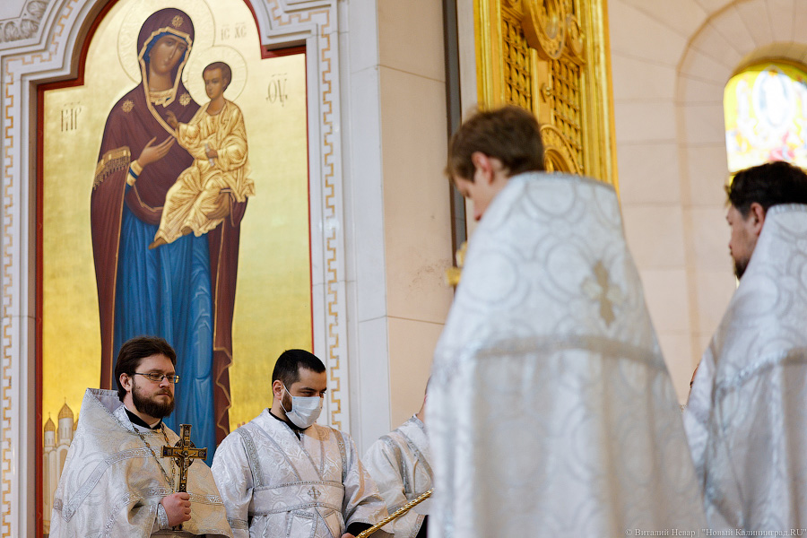 Без проруби, но с литургией: в Храме Христа Спасителя провели праздничную службу (фото)