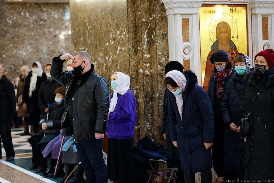 Без проруби, но с литургией: в Храме Христа Спасителя провели праздничную службу (фото)