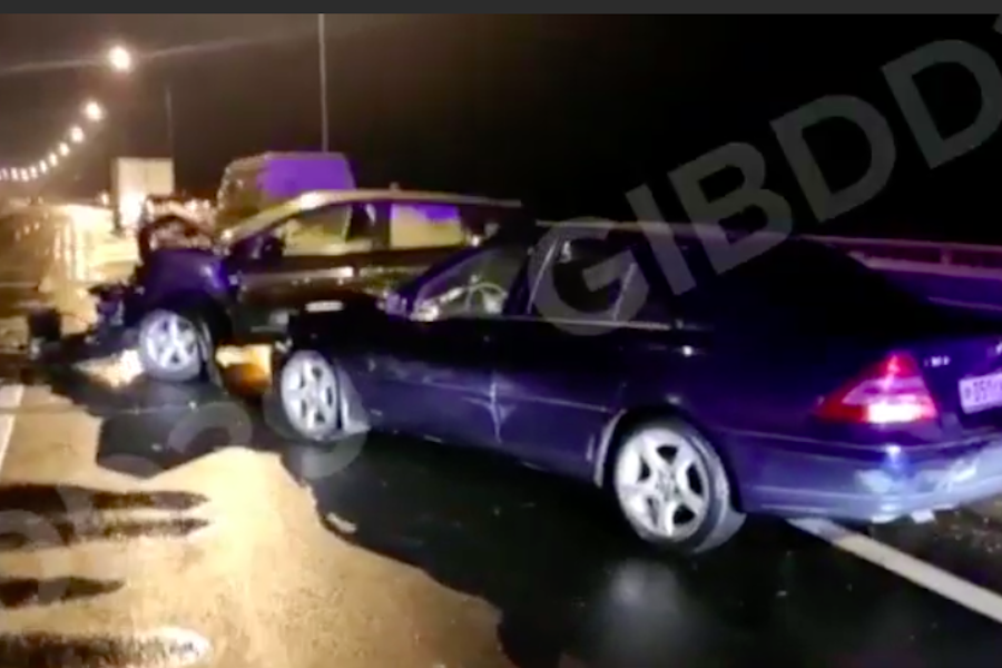 В массовом ДТП на мосту через Дейму пострадала женщина (видео)