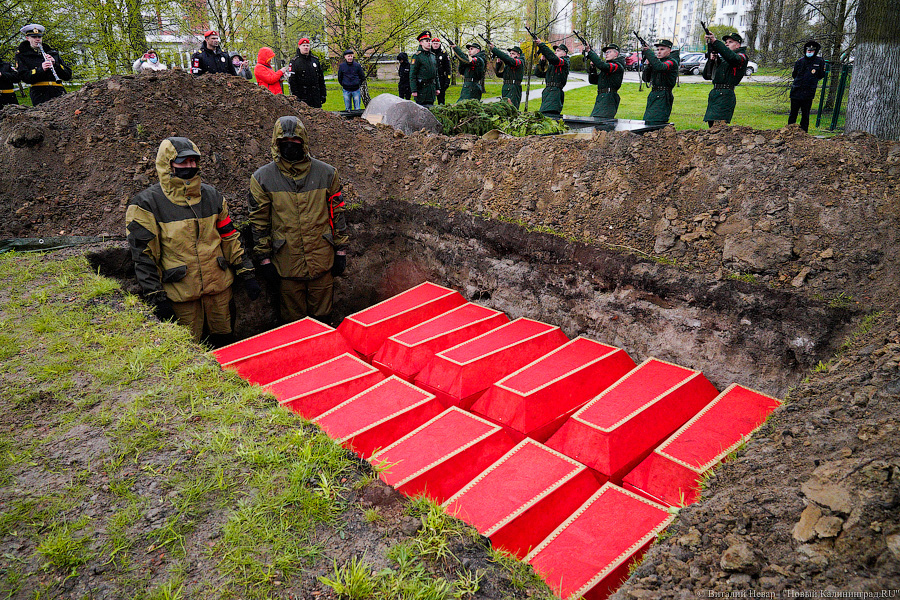 В Чкаловске перезахоронили останки советских воинов: фоторепортаж «Нового Калининграда»