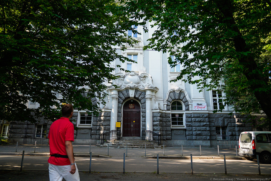 Футуролог Пётр и машина времени: «Фестивальная дирекция» представила спектакль-прогулку 