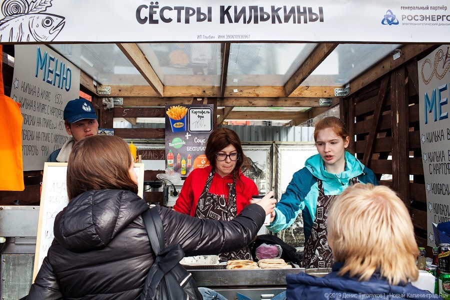На ход руки: как проходит Fish Food Festival в Зеленоградске