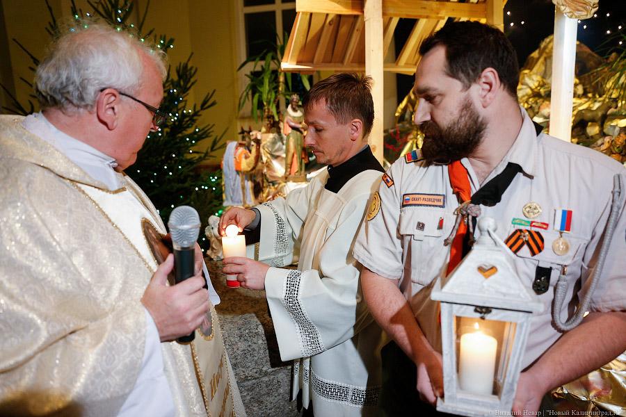 Сочельник, свечи, тишина: как встречали католическое Рождество в Калининграде