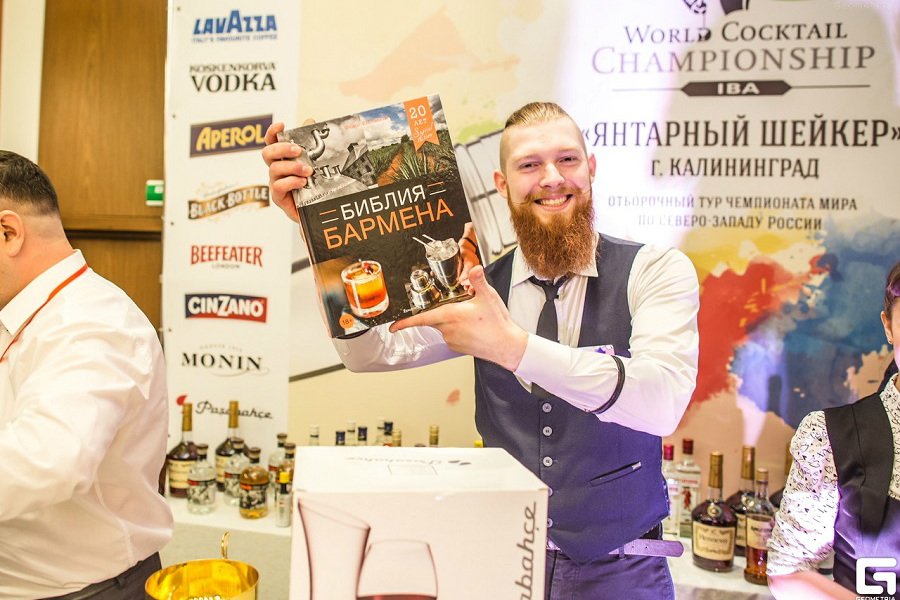 На ежегодном конкурсе «Янтарный шейкер» выбрали лучшего бармена Калининграда
