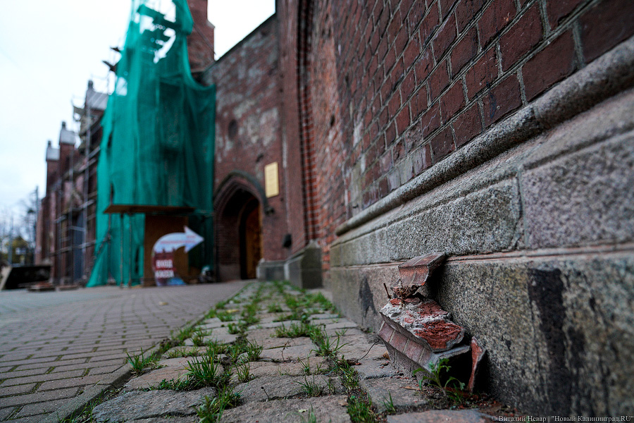 «Не можем делать один в один»: как реставрируют эскарповую стену Фридландских ворот