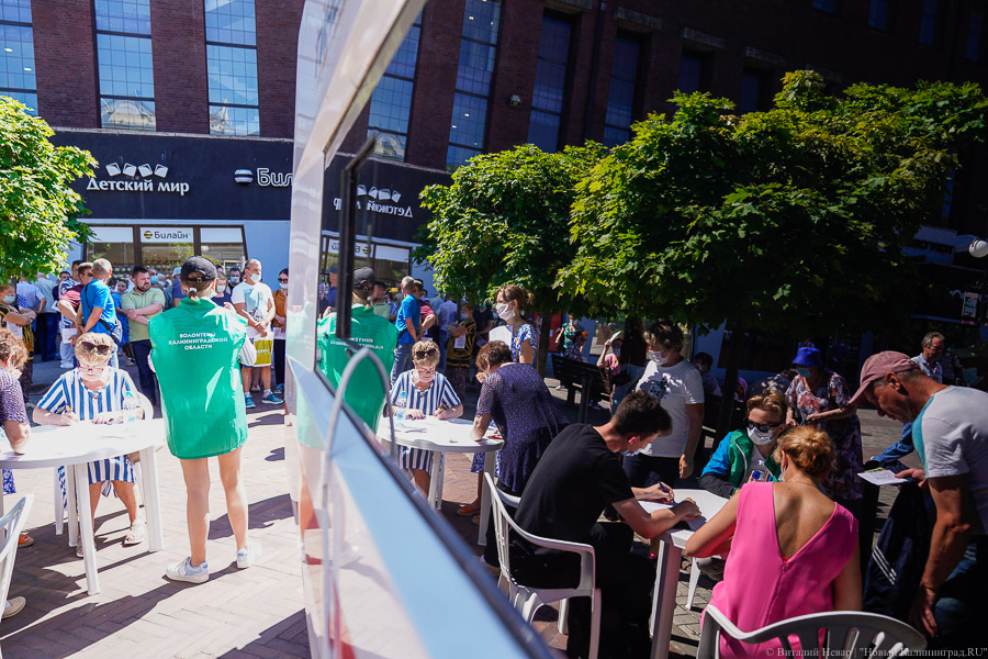 Кто последний на укол: в Калининграде образовались очереди на прививку от COVID