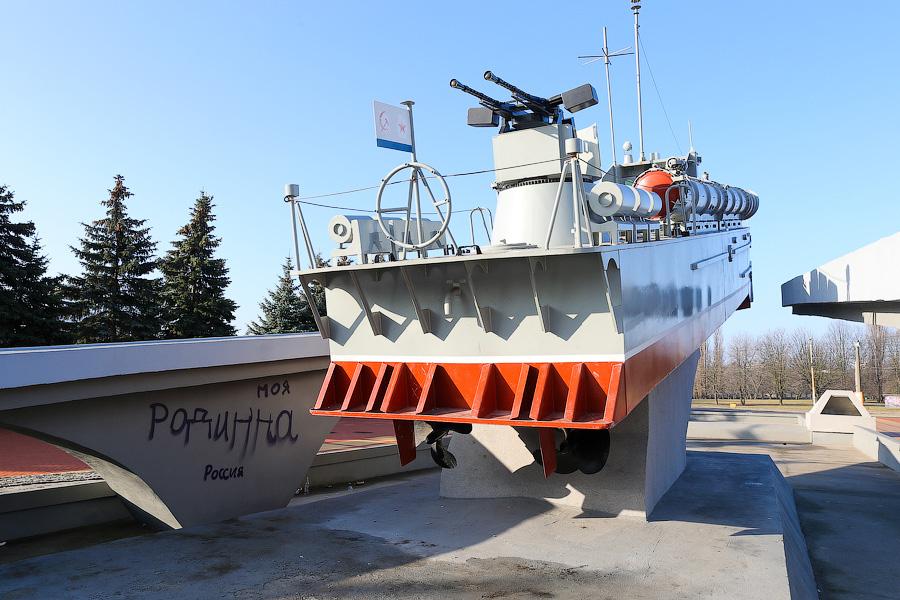 В Калининграде вандалы оставили надпись на памятнике морякам-балтийцам (фото)