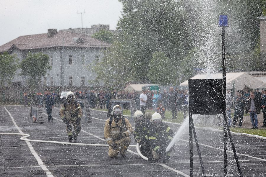 И огонь, и вода: как проходил финал областного конкурса МЧС в Калининграде (фото)