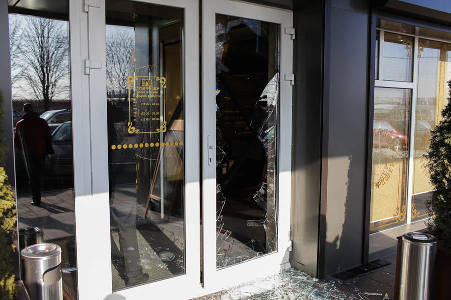 В Калининграде в ресторане «Тетка Фишер» неизвестные с битами напали на посетителей (+фото)