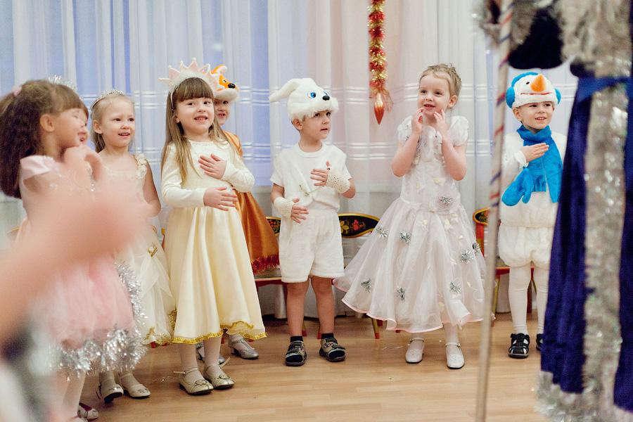 “Обычная сказка”: фоторепортаж с новогоднего утренника в детском саду