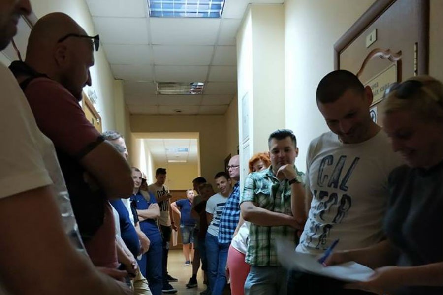 «Обратная сторона ЧМ»: калининградцы жалуются на очереди за маршрутными картами