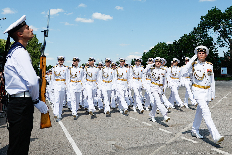 Погоны, кортики и женщины-офицеры: как прошел выпуск в БВМИ (фото)